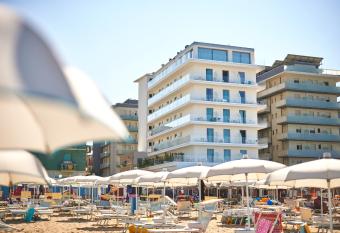 Hotel delle Nazioni has Balcony rooms