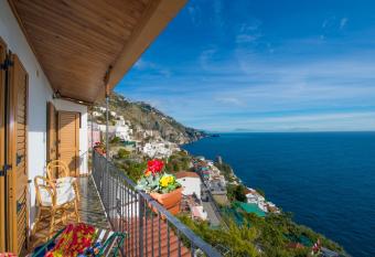 Casa I Girasoli has Balcony rooms