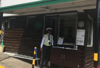 M&M Residence has rooms with a private hot tub