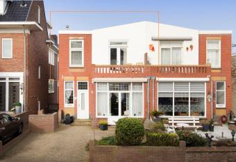 Zeestraat Apartment has Balcony rooms