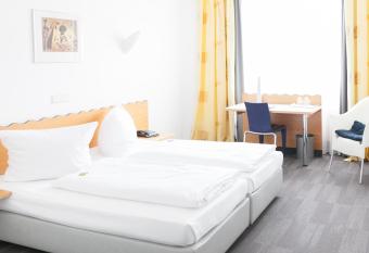 Hotel Ambiente allows 18 year olds to book a room