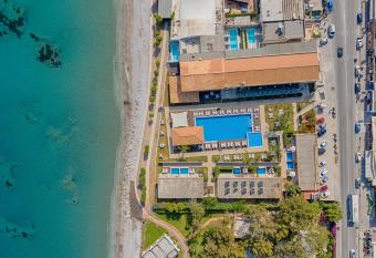 Villa Di Mare Seaside Suites has Balcony rooms