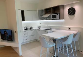 Embassy Aparthotel has rooms with a private hot tub