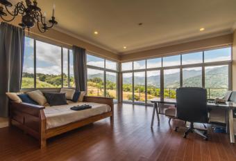 Casa Ejecutiva Boquete allows 18 year olds to book a room