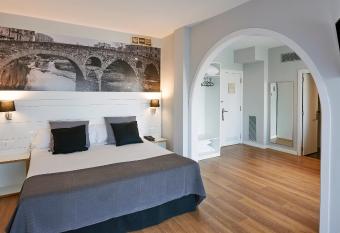 Hotel Can Pamplona has Balcony rooms