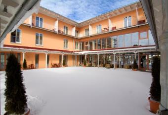 JUFA Familienresort Kempten im Allg  u allows 18 year olds to book a room