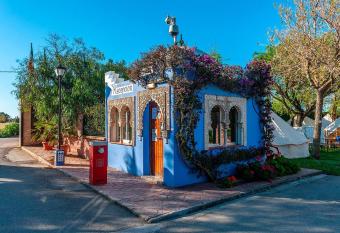 Camping El Palmar allows 18 year olds to book a room