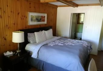 Motel Chantolac has rooms with a private hot tub