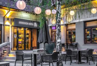 Jankovich Hotel has Balcony rooms