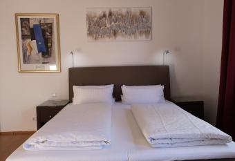 Tuniberg Restaurant Hotel allows 18 year olds to book a room