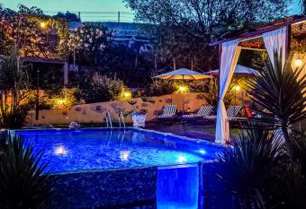 Casa da Benfeitoria has rooms with a private hot tub