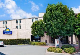 Days Inn & Suites by Wyndham Fullerton has Smoking rooms