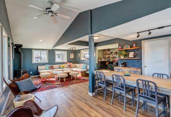 Loyal Duke Lodge has Balcony rooms