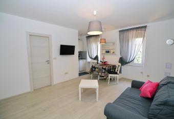 Apartments Knezgrad has Balcony rooms