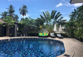 Tropical Palm has Balcony rooms