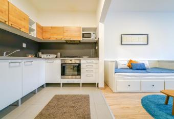 Vesna Convenient Apartment has Balcony rooms