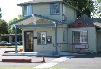 North Bay Inn Santa Rosa allows 18 year olds to book a room