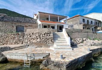 Apartmani Maks has Balcony rooms