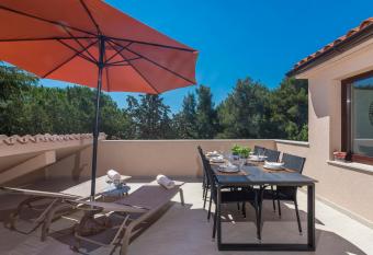 JUST RENOVATED stylish 2 bedrooms apartment only a few steps from the beach! has Balcony rooms