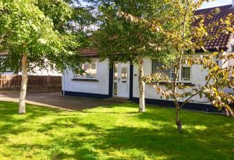Coolfinn Cottage has Balcony rooms