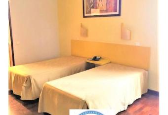 Residencial Chafariz /Queimada allows 18 year olds to book a room