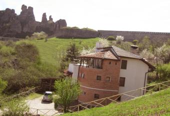 Castle Cottage Bed & Breakfast has Balcony rooms