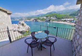 Kazanegra Exclusive Apartments has Balcony rooms