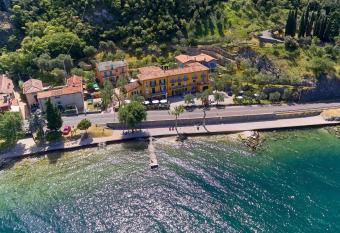 Albergo Del Garda has Balcony rooms