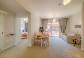 Przestronne apartamenty 70m2 na obrze  ach Warszawy - Senior Apartments allows 18 year olds to book a room