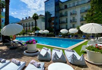 Hotel La Perla has Balcony rooms