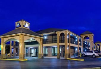 Days Inn by Wyndham Franklin has Smoking rooms
