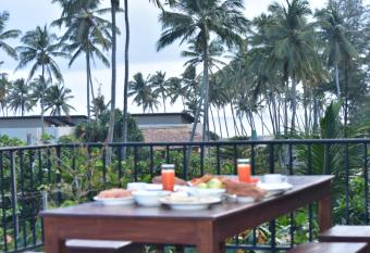 Green Almond Hotel has Balcony rooms