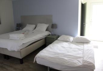 Logie Rotem has Balcony rooms