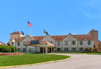 Eisenhower Hotel & Conference Center has Balcony rooms