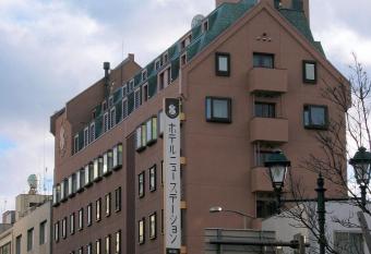 Hotel New Station allows 18 year olds to book a room