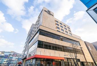 City Hotel Wonju allows 18 year olds to book a room