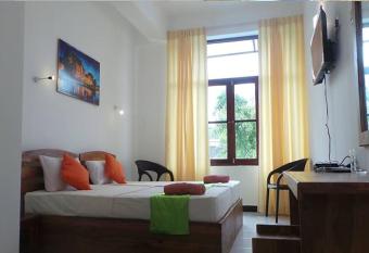 WindMill Beach Villa and Hotel has rooms with a private hot tub