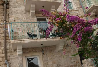 Apartments Obala Dragovic has Balcony rooms