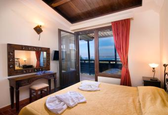 Kallisti Hotel has Balcony rooms