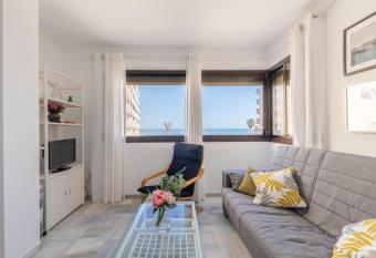 Chill & Pool Apartment Torremolinos has Balcony rooms