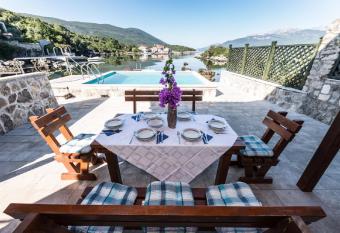 Apartments Kovinic has Balcony rooms