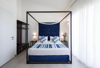 Aloe Boutique Hotel & Suites - adults only allows 18 year olds to book a room