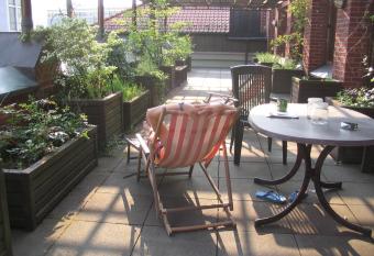 Penthouse Backpackers allows 18 year olds to book a room