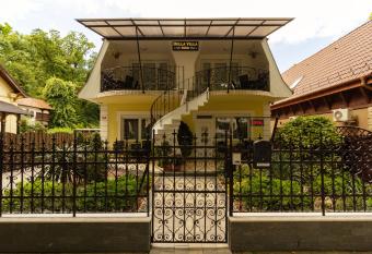 Bella Villa has Balcony rooms