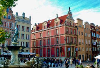 Dom Schumann  w allows 18 year olds to book a room