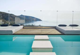 Meliti Hotel (Adults Only) allows 18 year olds to book a room