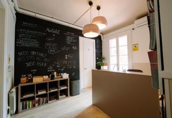 Hostalet de Barcelona has Balcony rooms