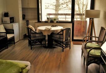 Ruhiges Apt. direkt am Naherholungsgebiet mit Seeblick, Zentrum 5min, Messe 18min has Balcony rooms