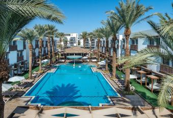 G hotel allows 18 year olds to book a room