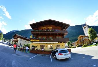 Hotel Post Fusch has Balcony rooms